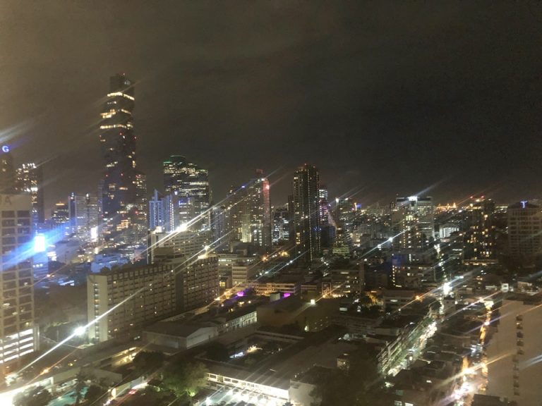 クラブラウンジから見る夜景(1)