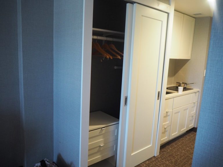 クローゼット開けた状態 (1)