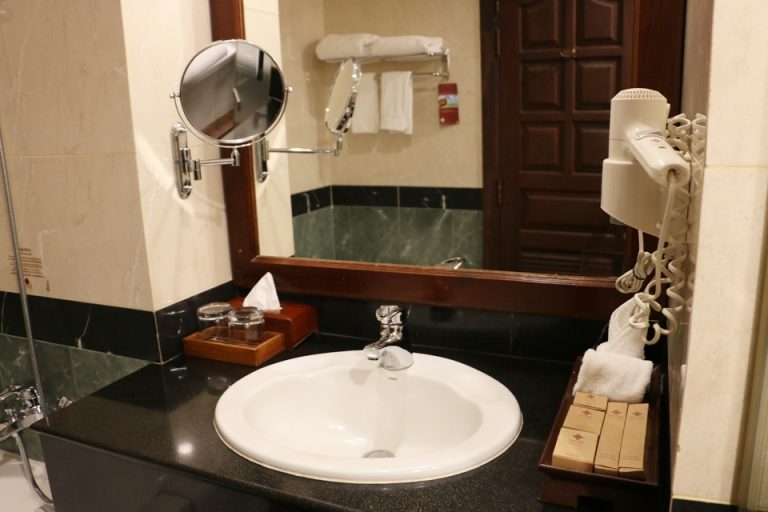 バスルームの洗面台3