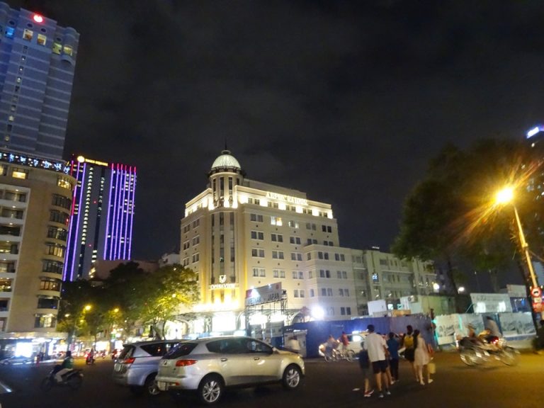 ホテルから徒歩7分