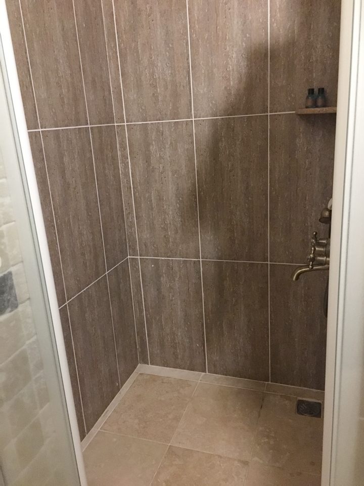 シャワールーム (2)