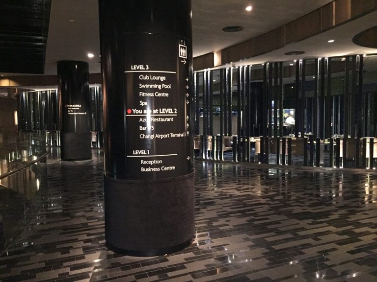 フロア内案内表示