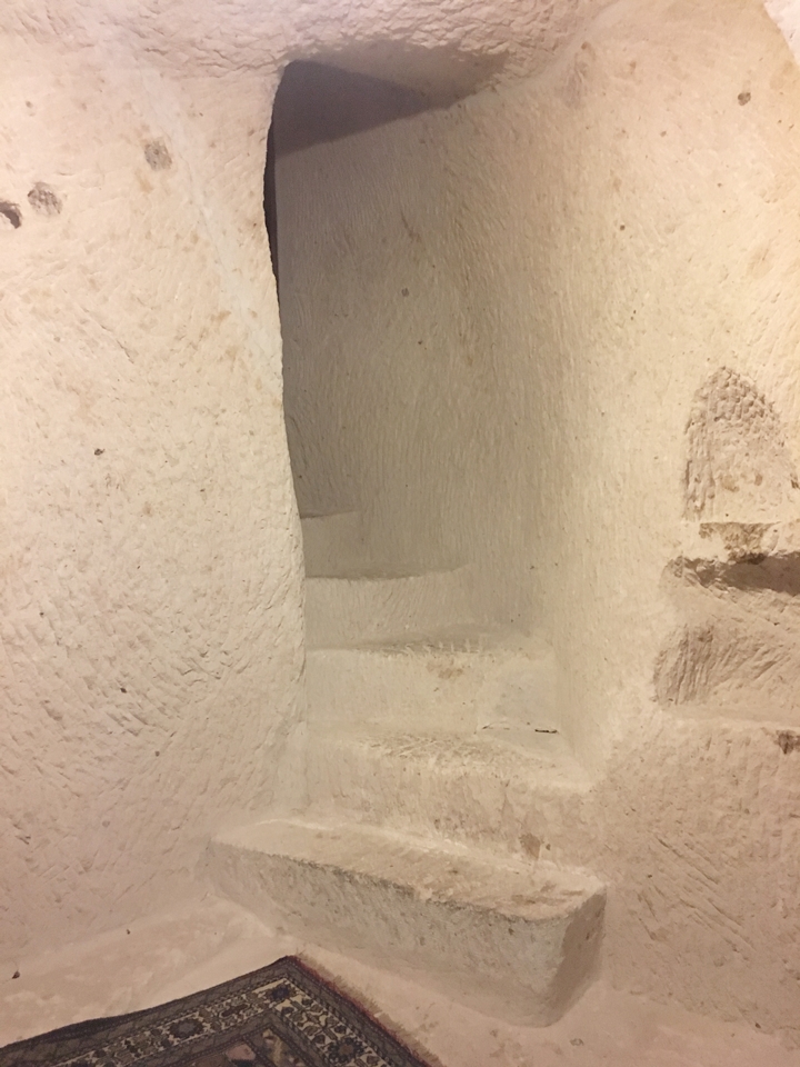 部屋の中の階段