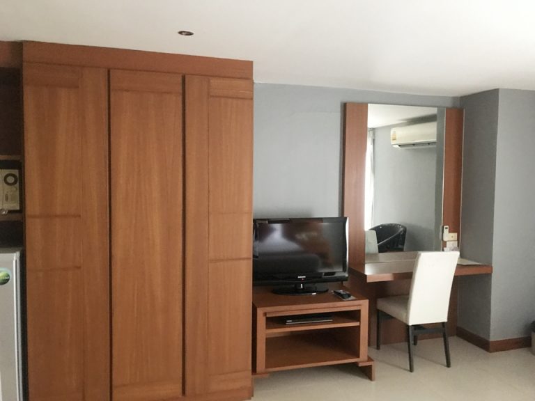 ベッドからテレビ4