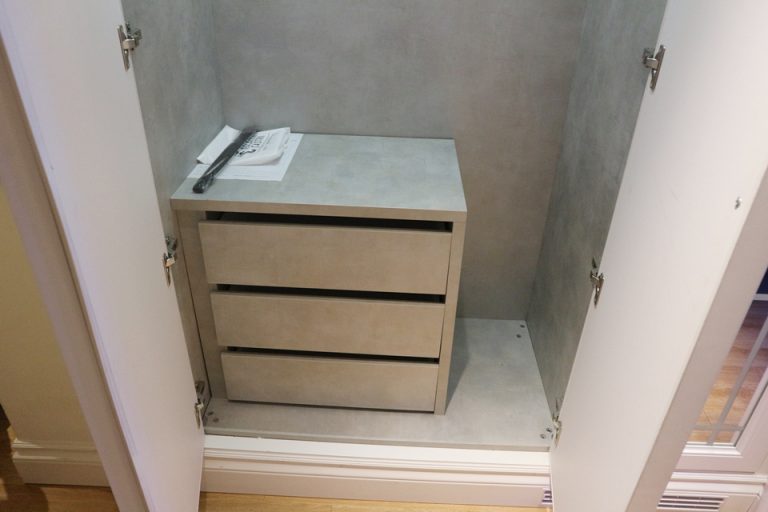 クローゼット 開いてる状態 (1)