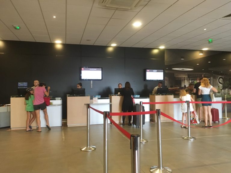 フロントカウンター3