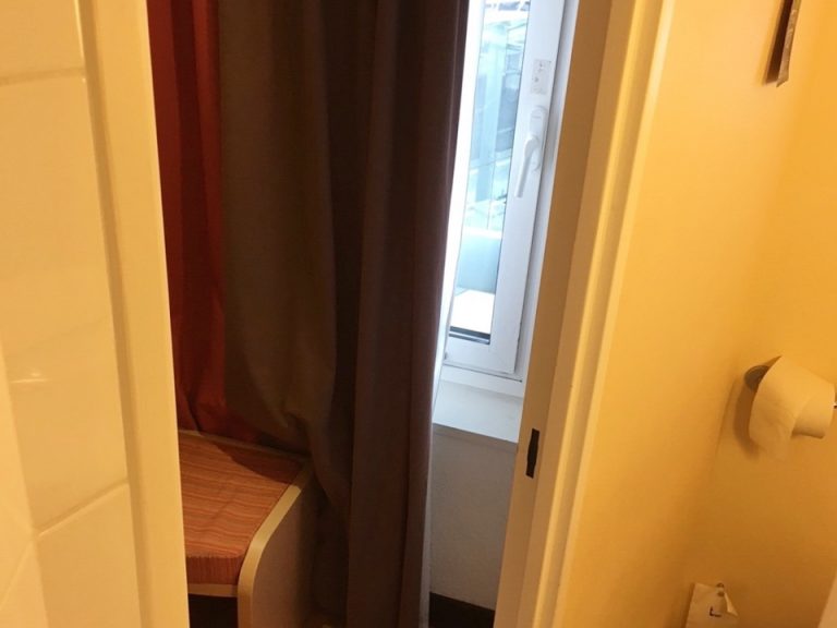 バスルームから外