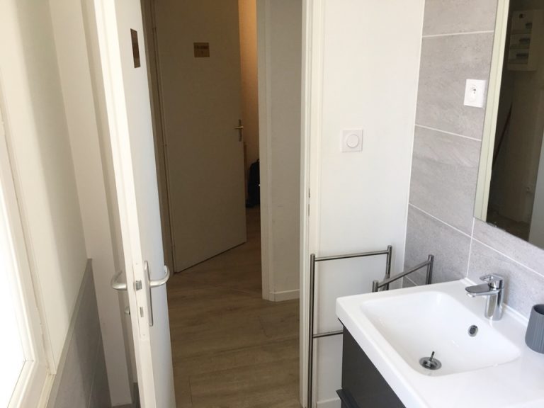 バスルームから外