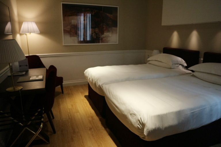 客室全体 入口方向