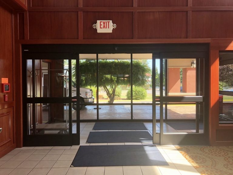 エントランス内側から