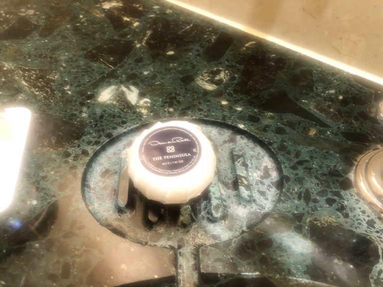 こちらもペニンシュラのロゴ入り石鹸