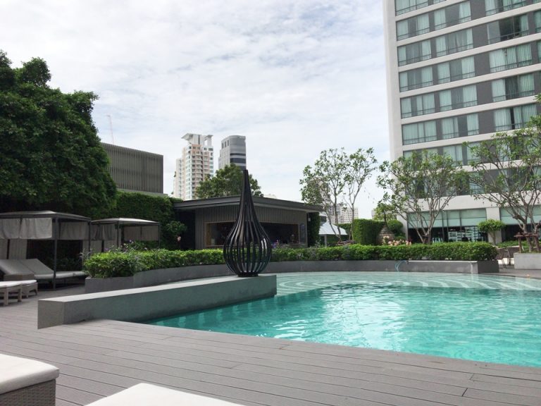 ノースタワーの大きいプール1