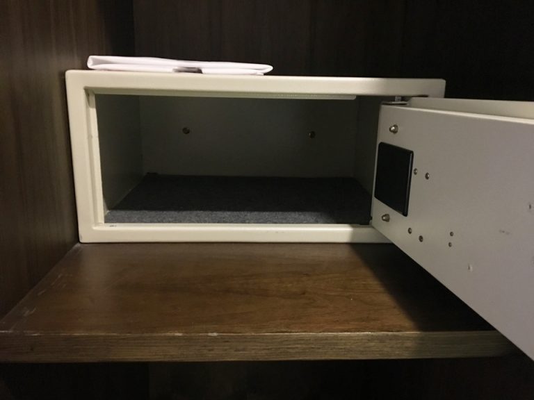 セーフティボックスを開けたところ