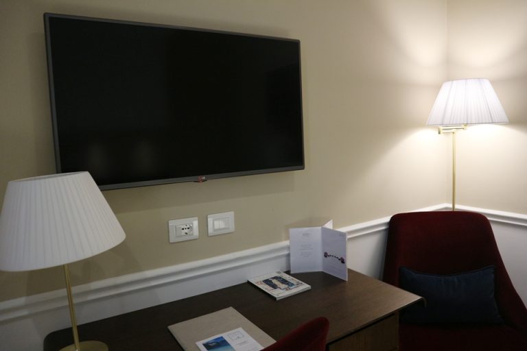 デスク テレビ ソファー