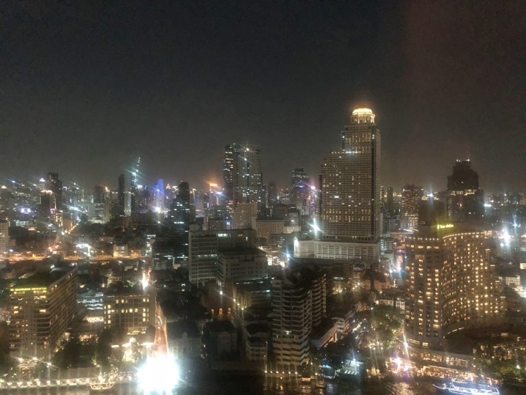 ペニンシュラは全室リバービューなのですが、今回は特に景色にこだわりたかったのでインターネットで予約後に電話し出来るだけ高層階をリクエストしました