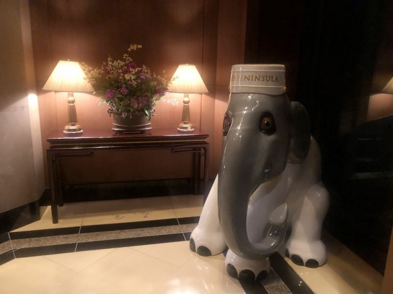 こうやってあちこちに象が配置されてるのがタイらしい雰囲気を演出していました