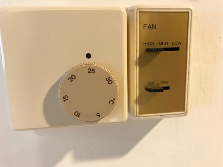 エアコンリモコン1