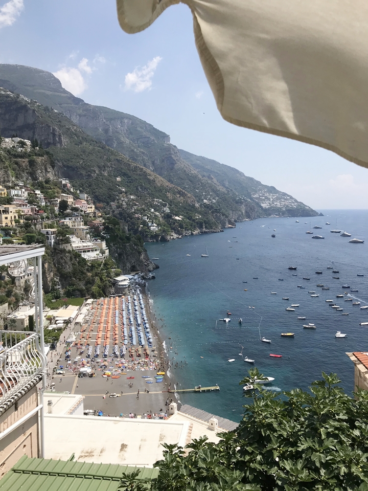 ホテルから徒歩十分圏内 (3)