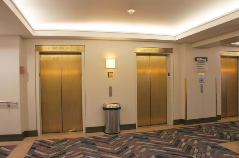 エントランス・エレベーター