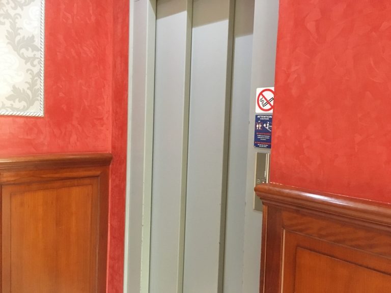 ロビー エレベーター