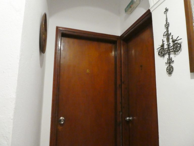 客室入り口外観ドア