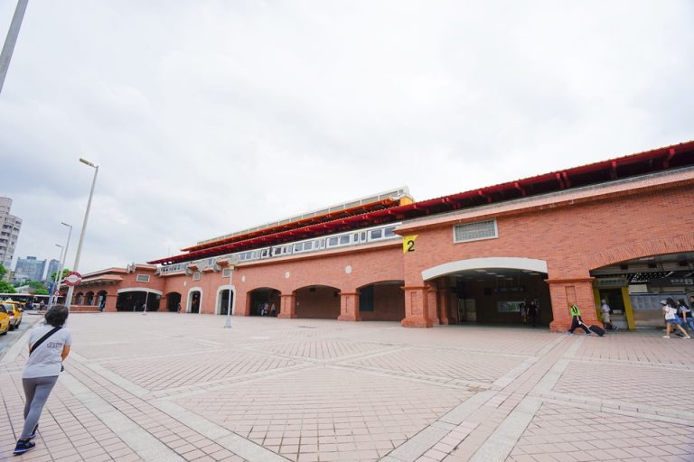 ホテル最寄駅(淡水駅)