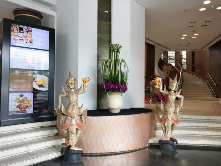 エントランス内