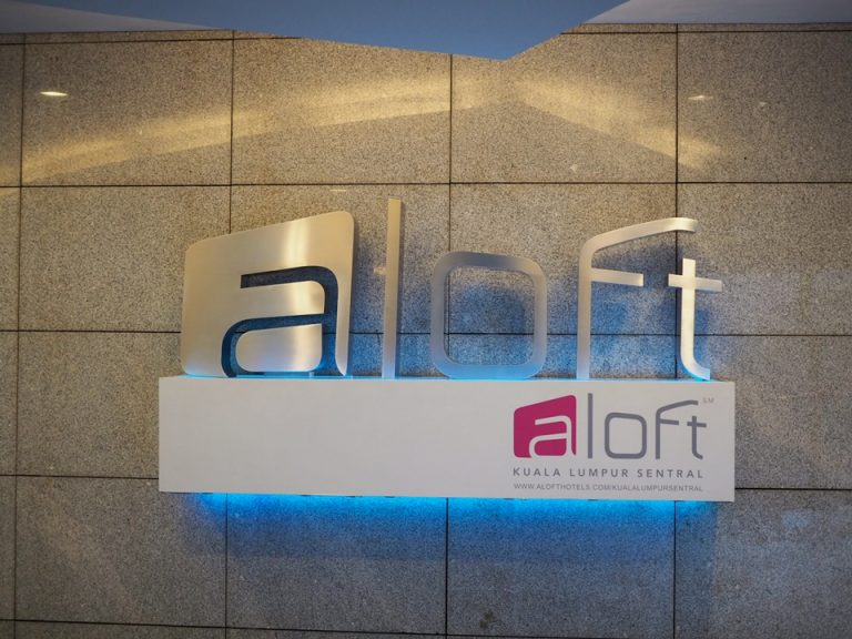 エントランス外観2階