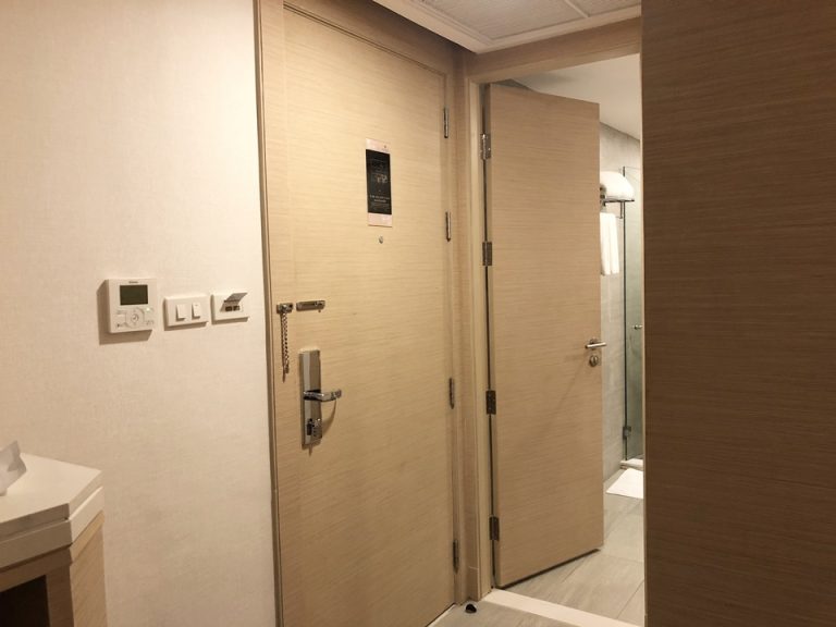 客室内観入り口