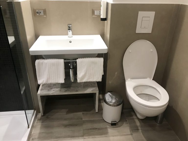 洗面台とトイレ