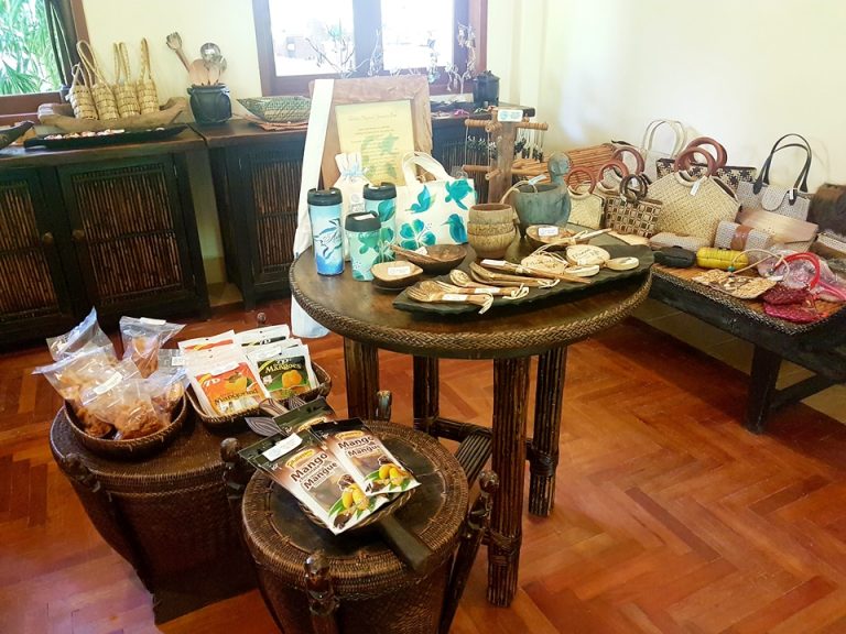 ショップ:ドライフルーツやココナッツを使用した加工品