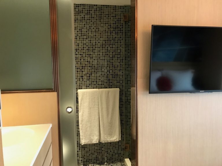 部屋からトイレ入り口1