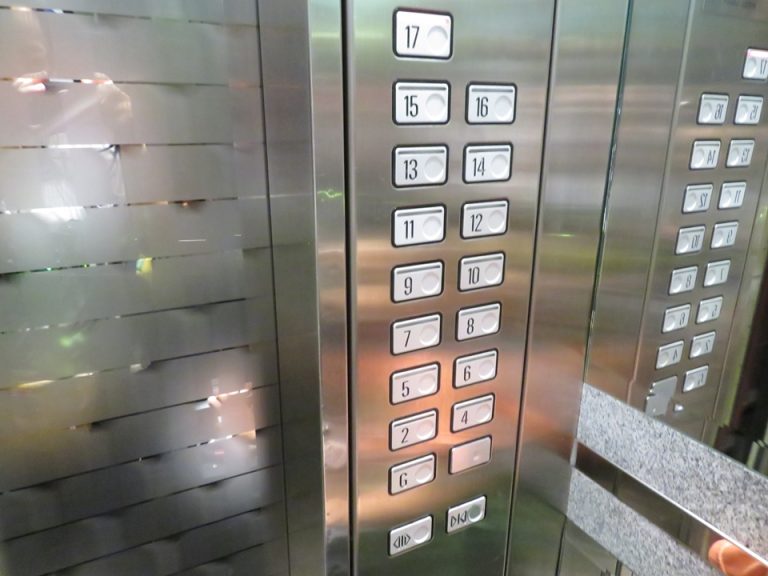 エレベーター内階数パネル