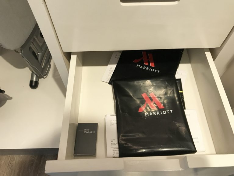 クローゼット戸棚内部1