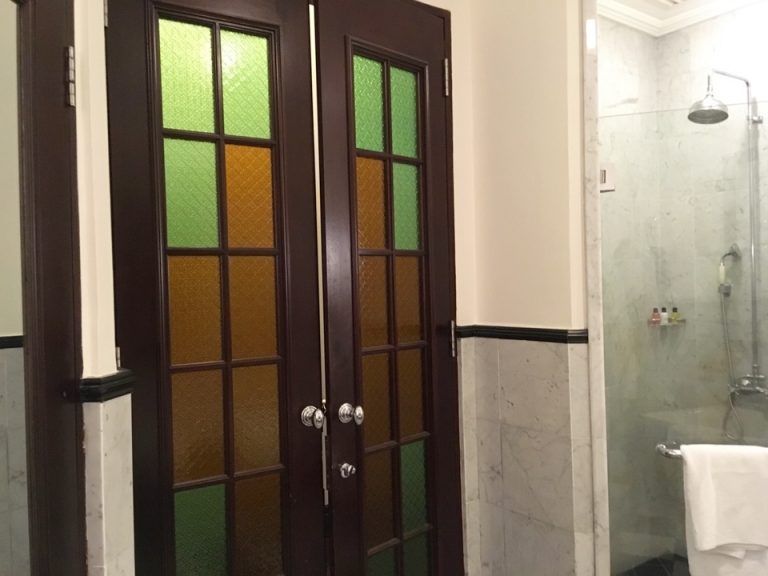 バスルーム内から入口