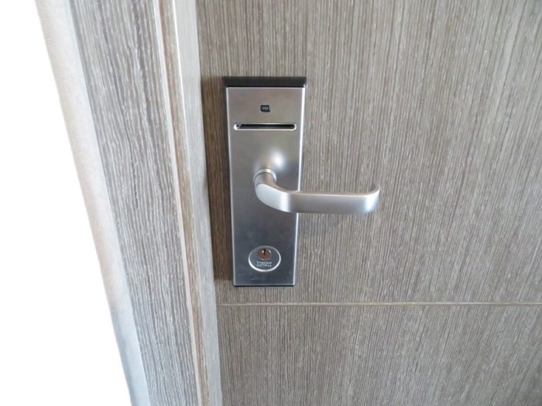 ルームキーをいれるところ