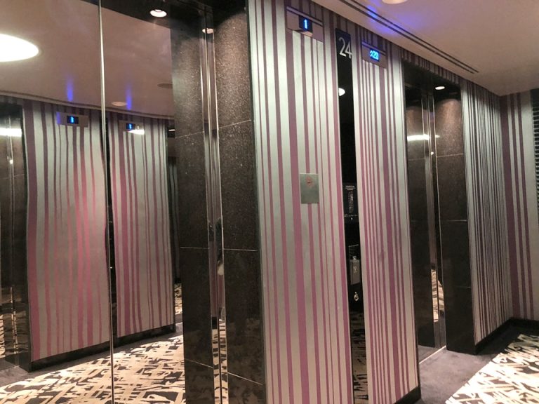 フロント階 エレベータ