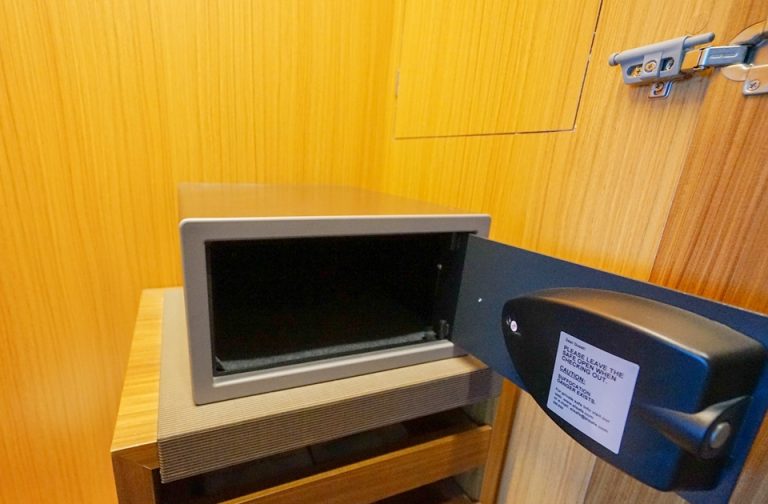 セキュリティーボックス(開いた状態)