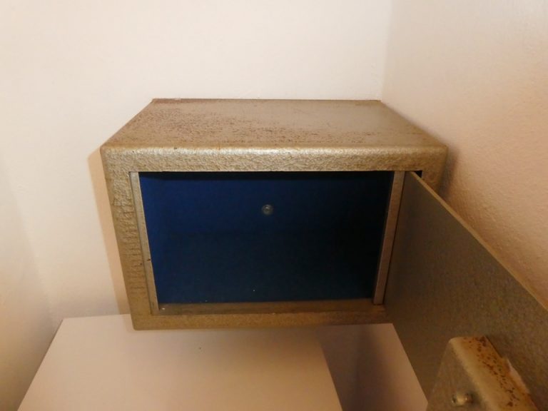 セーフティーボックス(開けた状態)