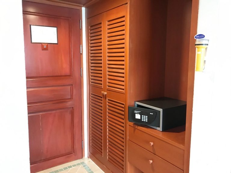 入り口 扉&クローゼット1