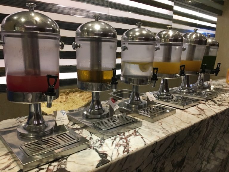 フルーツジュースとお水