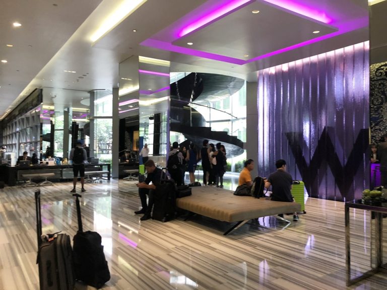 エントランスホール