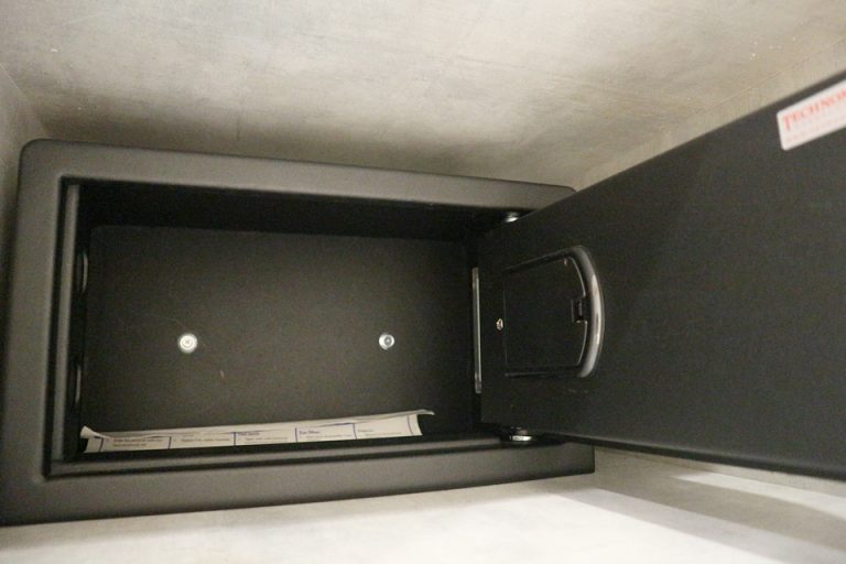 セーフティボックス 閉めている状態 (1)