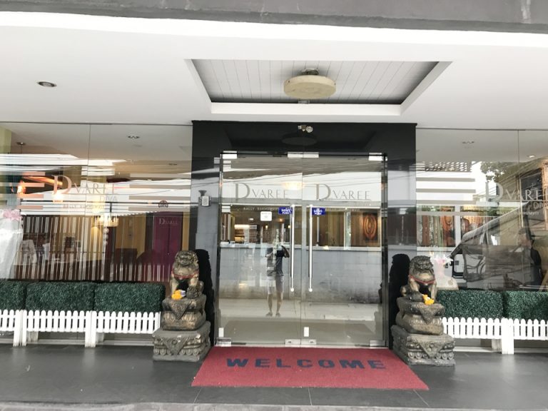 エントランス 外から