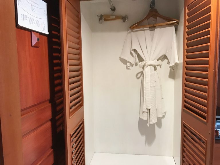 クローゼット中1