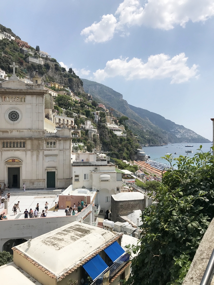 ホテルから徒歩十分圏内 (1)