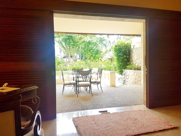 リビング:入口の扉、扉もガラス扉開けた状態