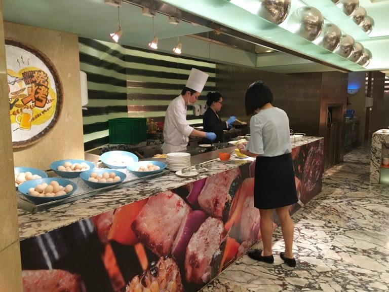 卵料理カウンター。好きなスタイルで作ってくれます