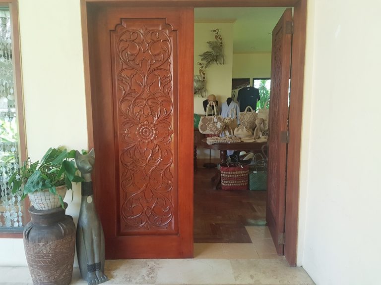 ショップ:入口ドア