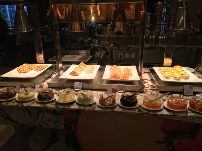 ワッフル、パンケーキ、クロワッサン、エッグタルト